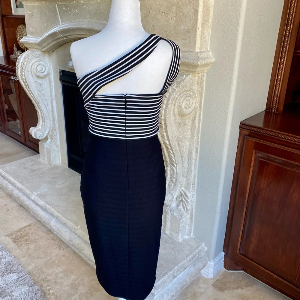 Guess Dress - Picture 2 of 4
